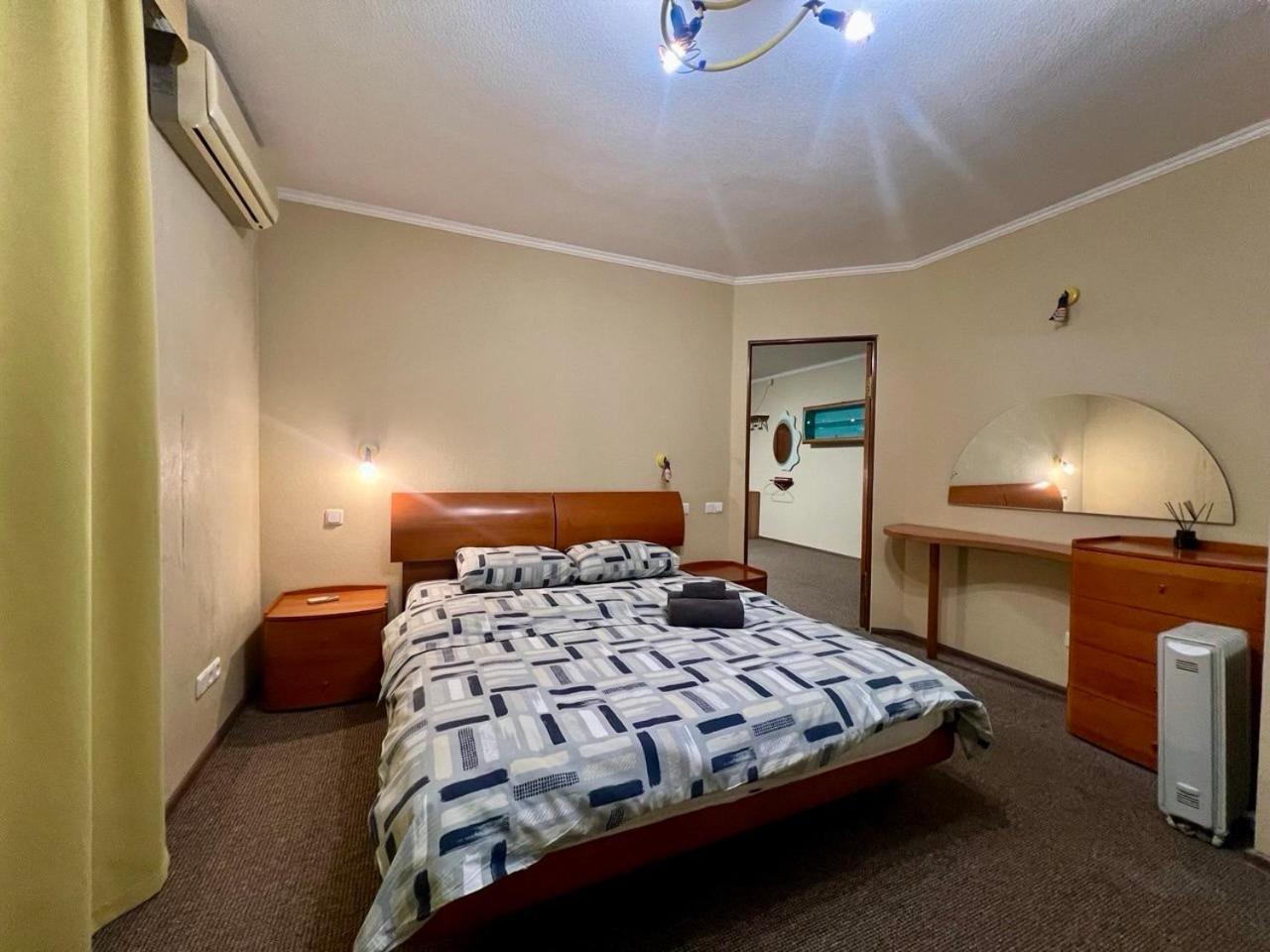 Apartment In The Center Of Kiev Exteriör bild
